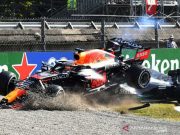 FIA Akan Investigasi Insiden Kecelakaan Verstappen-Hamilton