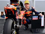 Saling Sikut Dua Pembalap KTM