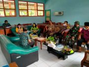 Babinsa Dan Babinkamtibmas Dampingi Pengawas Dalam Rangka Visitasi SMPN 1 Tempuran