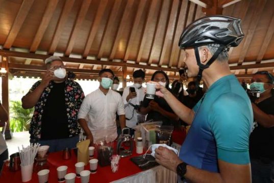 Sejuta Cangkir Kopi Dibagikan Gratis di Magelang Coffee Fest