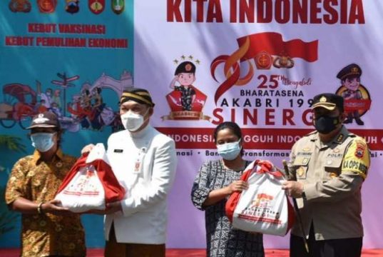 Puncak Peringatan 25 Tahun Mengabdi Yon Bharatasena Akabri ’96, Diwarnai Pembagian Bansos, Vaksinasi dan Pelatihan UMKM