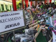 LAZISNU Kudus Bagikan Santunan Sepeda Bagi Anak Yatim