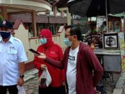 Syukuran HUT Ke 76 PMI, Pengurus dan Relawan ‘Nglarisi’ Jajanan PKL Terdampak Pandemi
