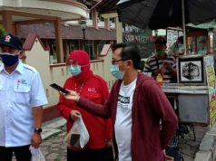 Syukuran HUT Ke 76 PMI, Pengurus dan Relawan ‘Nglarisi’ Jajanan PKL Terdampak Pandemi