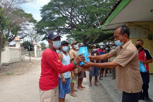 Tenaga Kerja Nonkaryawan Perhutani Randublatung Terima Paket Bantuan
