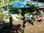 Bersama Rakyat, Anggota Kodim 0705/Magelang Perbaiki Jalur Alternatif Ke Ketep Pass TMMD