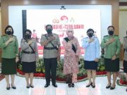 Wanita TNI Hadiri HUT Polwan di Polda Sulut