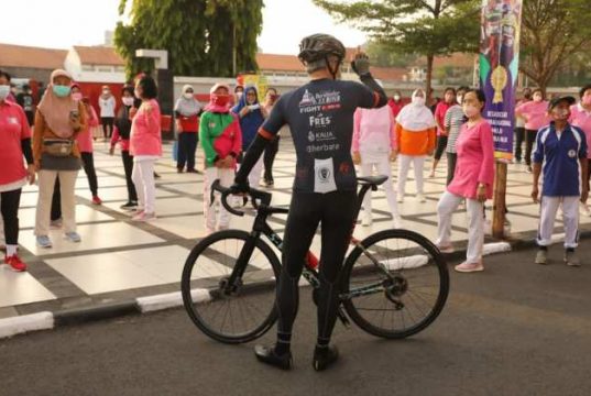 Ganjar Ingatkan Pengunjung GOR Tri Lomba Juang Agar Tetap Terapkan Prokes