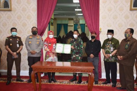 Pembukaan TMMD Sengkuyung III di Demak Ditandai Penandatanganan Naskah Serah Terima