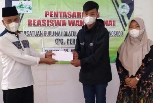 Pergunu Wonosobo Serahkan Beasiswa Senilai Rp 39,6 Juta