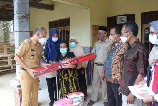 Bupati Jepara Bantu 3 Warga Rau Korban Puting Beliung