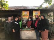 Inovasi Kemasan dan Pemasaran, Kiat Mahasiswa Unisnu Kembangkan Ikan Asap Ibu Sumarti