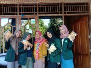 Bermintra dengan Mahasiswa Unisnu Keripik Merpati Kembar Lakukan Inovasi Packaging