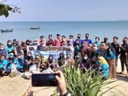 Wisata Dibuka, Sadifa Jepara Bersih Pantai Bersama Relawan Kebersihan
