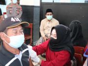 Gus Yasin Kebut Vaksinasi di Lingkungan Pondok Pesantren