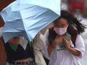 Badai Topan Chantu Dekati China dan Shanghai Tunda Trasportasi
