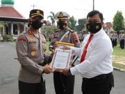Kapolres Kebumen Beri Penghargaan Kasat Reskrim, Kasat Lantas dan Dinkes