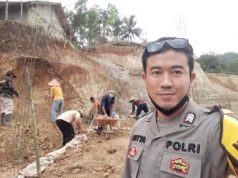 Rogoh Tabungan, Bhabinkamtibmas Bangun Rumah Warga di Ayah