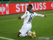 Gladbach Bantai Bayern 5-0