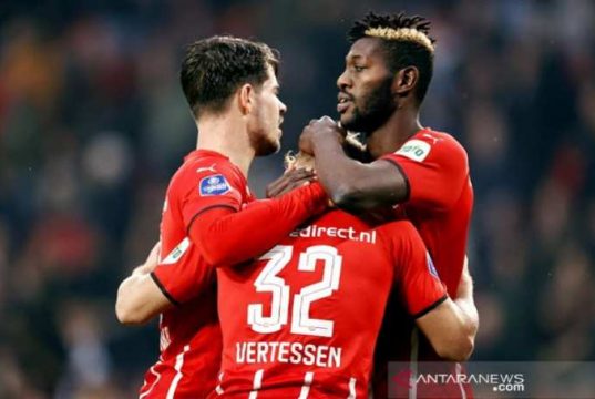PSV Hantam Twente 5-2