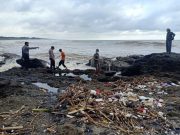 Pemancing Tanpa Identitas Terseret Ombak di Pantai Karangbolong
