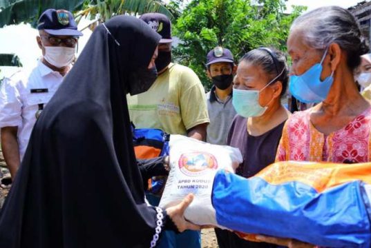 Mawar Hartopo Salurkan Bantuan untuk Korban Angin Puting Beliung