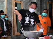 Giliran Petani Warga Lumbu Nikmati Nasgor Racikan Bupati