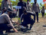 Mageri Segoro, Polrestabes Semarang Tanam Mangrove di Pesisir Pantai Tirang