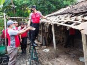 Rumah Ngarijo di Kelurahan Sukorejo Dibedah Polsek Gunungpati