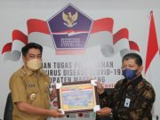 Pemkab Magelang Terima Piagam Wajar Tanpa Pengecualian 2020