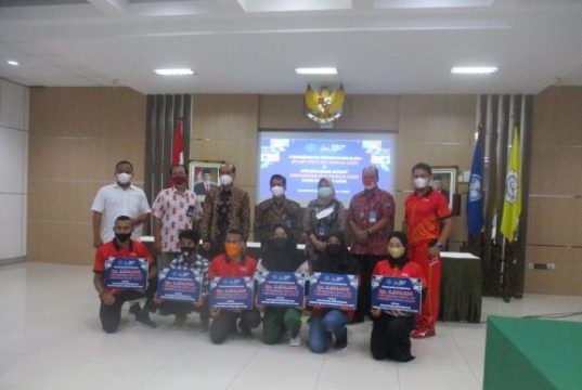 8 Mahasiswa UNS Peraih Medali PON XX Papua Mendapat Bonus dari Universitas
