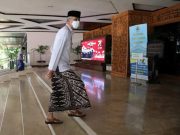 Peringati Hari Santri, Ganjar dan ASN Pemprov Jateng Kenakan Sarung