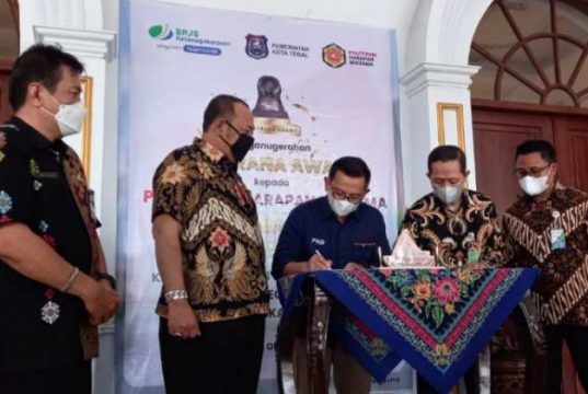 Poltek Harber Tegal Raih Penghargaan Paritrana Award