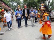 Berani Ajak Ganjar Nari Burure, Bocah Papua Ini Langsung Dihadiahi Sepeda