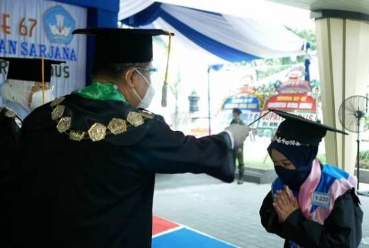 UMK Gelar Wisuda Drive Thru Sebagai Upaya Penerapan Prokes