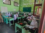 Ada Mapel Baru Bernama Masker dan Sanitizer di Ruang Kelas Ada Mapel Baru Bernama Masker dan Sanitizer di Ruang Kelas