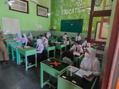 Ada Mapel Baru Bernama Masker dan Sanitizer di Ruang Kelas Ada Mapel Baru Bernama Masker dan Sanitizer di Ruang Kelas