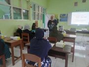 Dosen Teknik Elektro Berikan Pelatihan Pemanfaatan Energi Surya