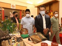 Ridwan Kamil Beli Jam Tangan Kayu di Kota Lama, Kepincut Investasi di Jateng