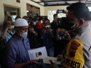 Polresta Surakarta Serahkan SPDP dan SP2DP Sekaligus Tali Asih Kepada Keluarga Gilang