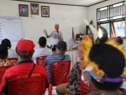 Ganjar Kunjungi Kampung Yoka, Tawarkan Kerja Sama Desa Jateng-Papua