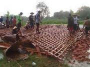 Angin Kencang Robohkan Pohon dan Rusak Rumah di Blora