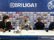Pelatih Persib Bandung Puas dengan Penampilan Henhen dan Zalnando