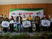 Semen Gresik Beri Penghargaan kepada Desa dengan Ketahanan Pangan Terbaik