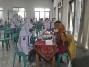 100 Siswa SMK Al Husain Watuaji Selesai Divaksin, 328 Siswa Menunggu Giliran