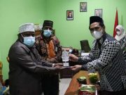 Taj Yasin Beri Bantuan Masjid Raya Papua dengan Baznas Jateng