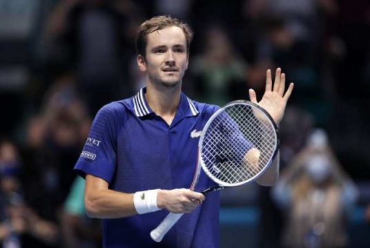 Medvedev Tekuk Zverev di ATP Finals