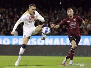 Napoli Bawa Tiga Poin dari Salernitana