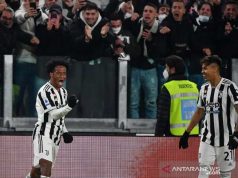 Juventus Atasi Sepuluh Pemain Fiorentina
