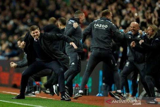 Steven Gerrard, Dean Smith Awali Tenor di Tim Baru dengan Kemenangan